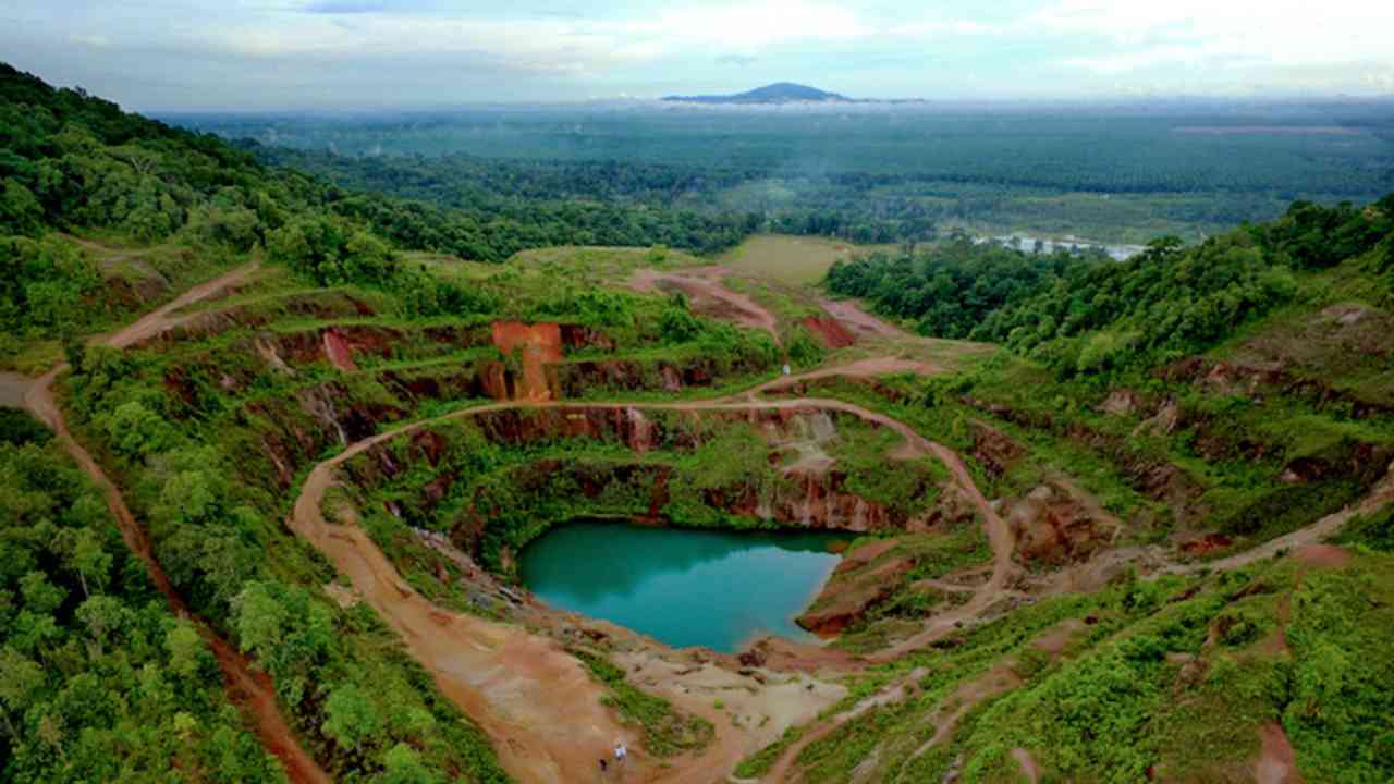 Open Pit Nam Salu. Sumber foto : travel.kompas.com