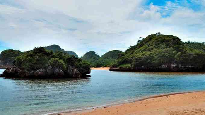 Pantai Gatra - Malang (sumber gambar : pinterest.com/pantainesia.com)