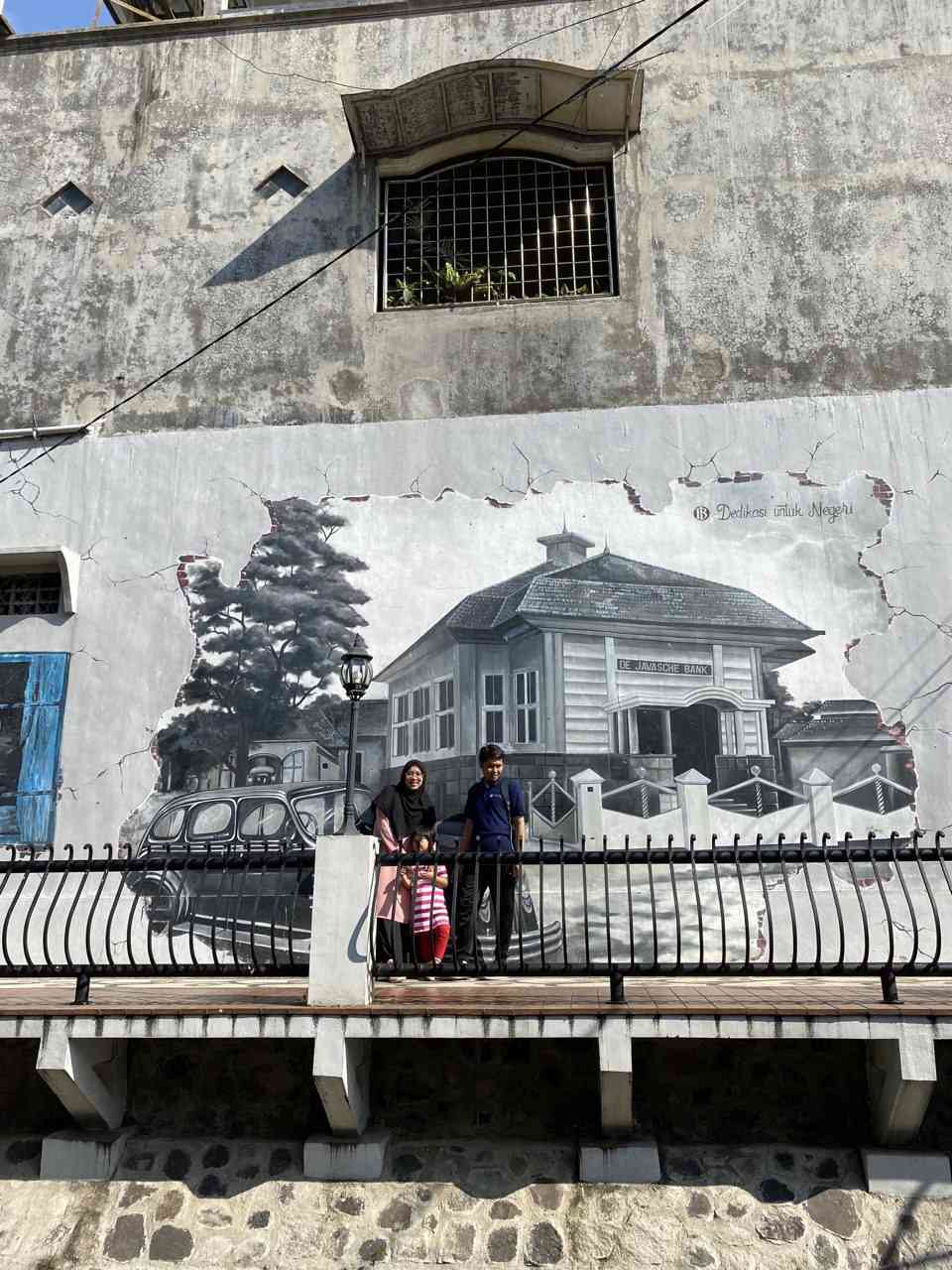 salah satu spot foto di Kawasan Heritage Kayu Tangan, Malang (dok.pri)