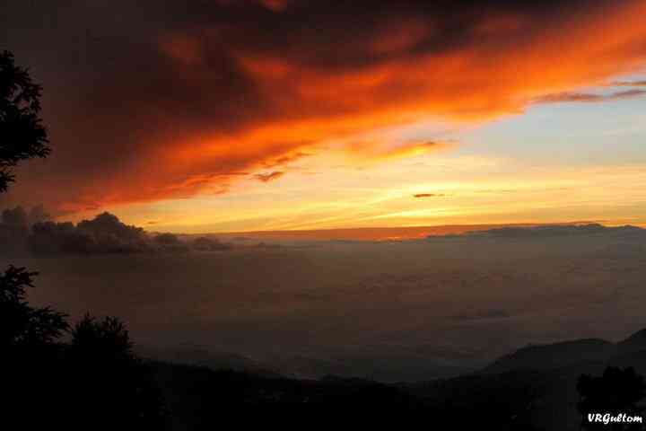 Sunrise di bukit Kunir, Dieng (dokpri)