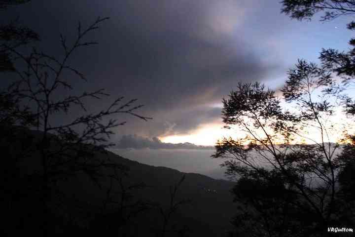 Sunrise di bukit Kunir, Dieng (dokpri: VRGultom)