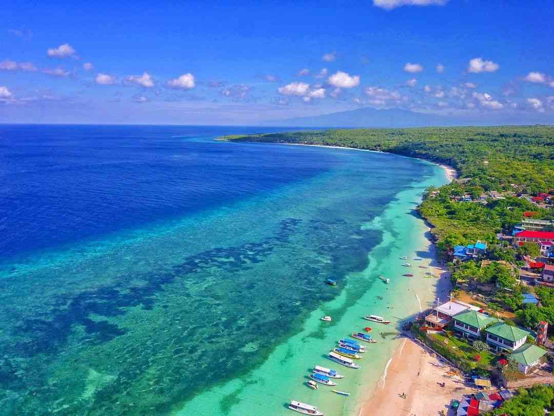 Pantai Tanjung Bira (sweetrip.id/instagram daengdrone)