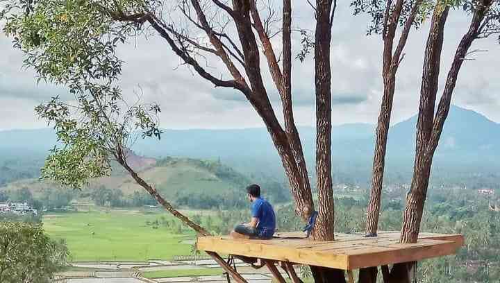 Memandang view Payakumbuh di Ngalau Indah. (Semua foto adalah milik Akbar Pitopang)