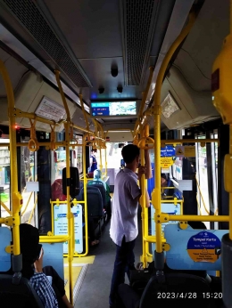 ilustrasi gambar. Bus Transjakarta yang bersih, dingin dan nyaman (dok.pri)
