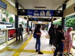 Ilustrasi gambar. Halte Bus Transjakarta bersih, rapi dan ramah (dok.pri)