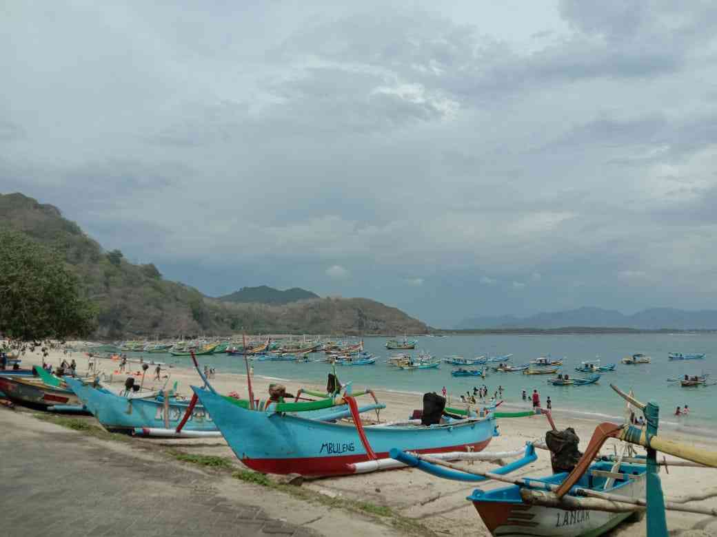 Deretan Perahu di Pantai Papuma (Foto: dokpri)