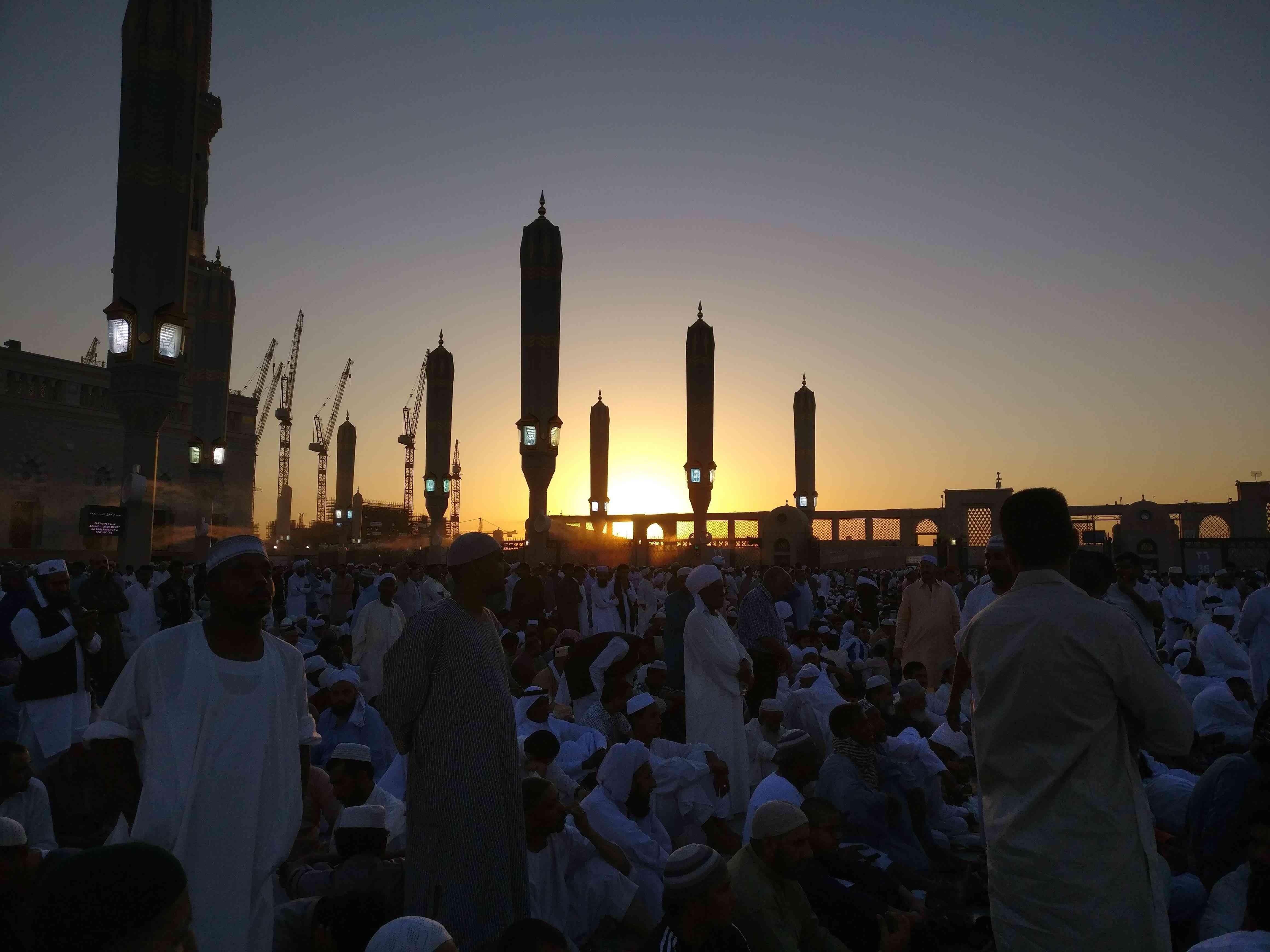 Salat Idulfitri sebagai akhir dari ritual Ramadan. (Unsplash.com/Abdullah Mukadam)