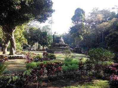 Aku berharap candi dengan alam yang asri tetap dijaga (dokpri)