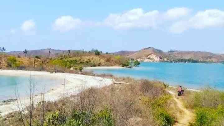 Mini Padar Island. Yang ini di pantai Tanjung Kelor,  Lombok Tengah. Dokpri 