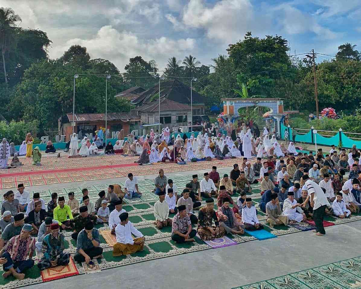 Momen Shalat Idul Fitri di Nagari Tanjuang Kaliang. (Foto Akbar Pitopang)