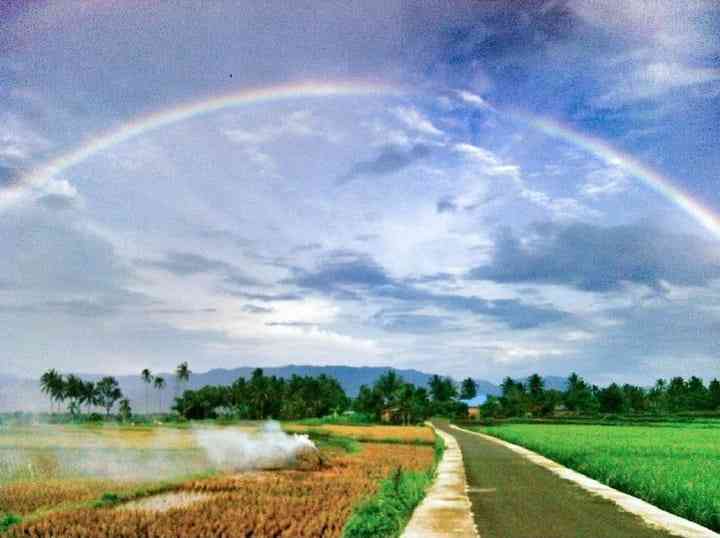 Momen langka pelangi di Nagari Tanjuang Kaliang. (Foto Akbar Pitopang)