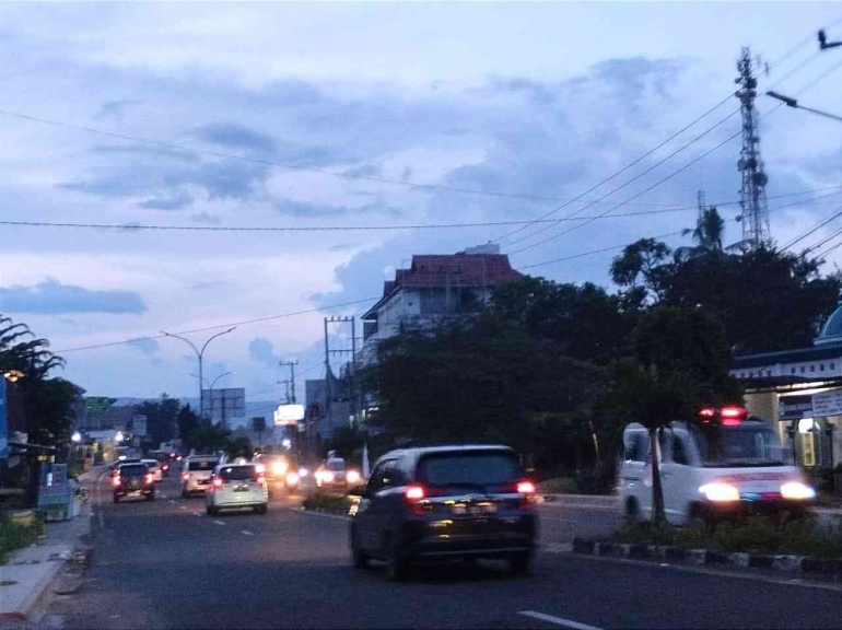 Kondisi arus lalu lintas di wilayah Payakumbuh pada 25/4/2023. (Foto Akbar Pitopang)