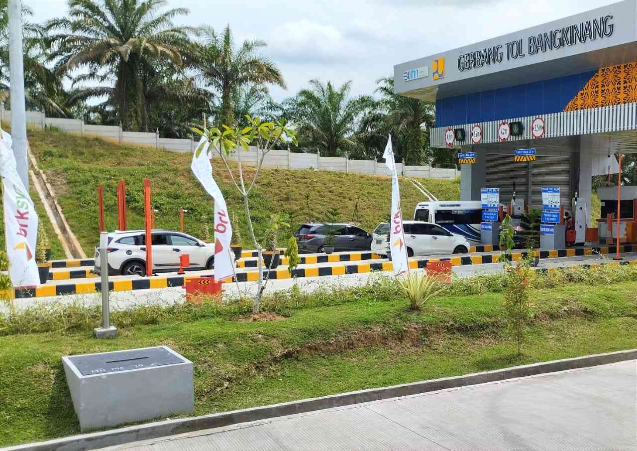 Suasana di Gerbang Tol Bangkinang-Pekanbaru pada 27/4/2023. (Foto Akbar Pitopang)