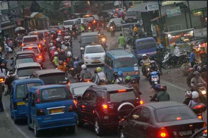 Kemacetan sepanjang 6 Km di ruas jalan Raya Puncak Bogor pada libur Lebaran Idul Fitri 2023