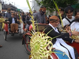 Sandiaga Uno dan Mas Gibran dalam arak-arakan menuju ke Balaikota Surakarta| dokumentasi pribadi