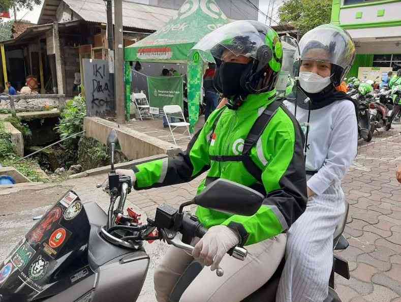 saya sempatkan foto bersama penumpang nya saya sudah izin terlebih dahulu