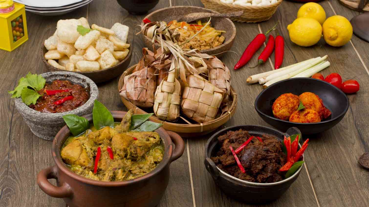 ketupat_lebaran.original.jpegquality-90.jpg (1510849) (orami.co.id)