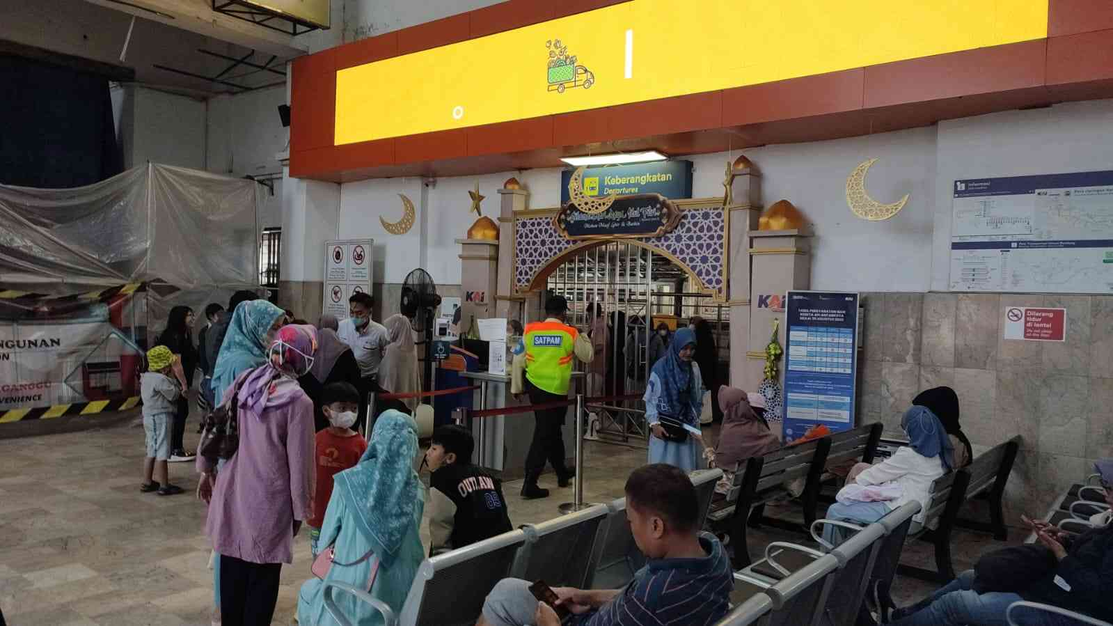 Suasana Stasiun Gambir pada Sabtu 30/04/2023. (source: dokumen pribadi)