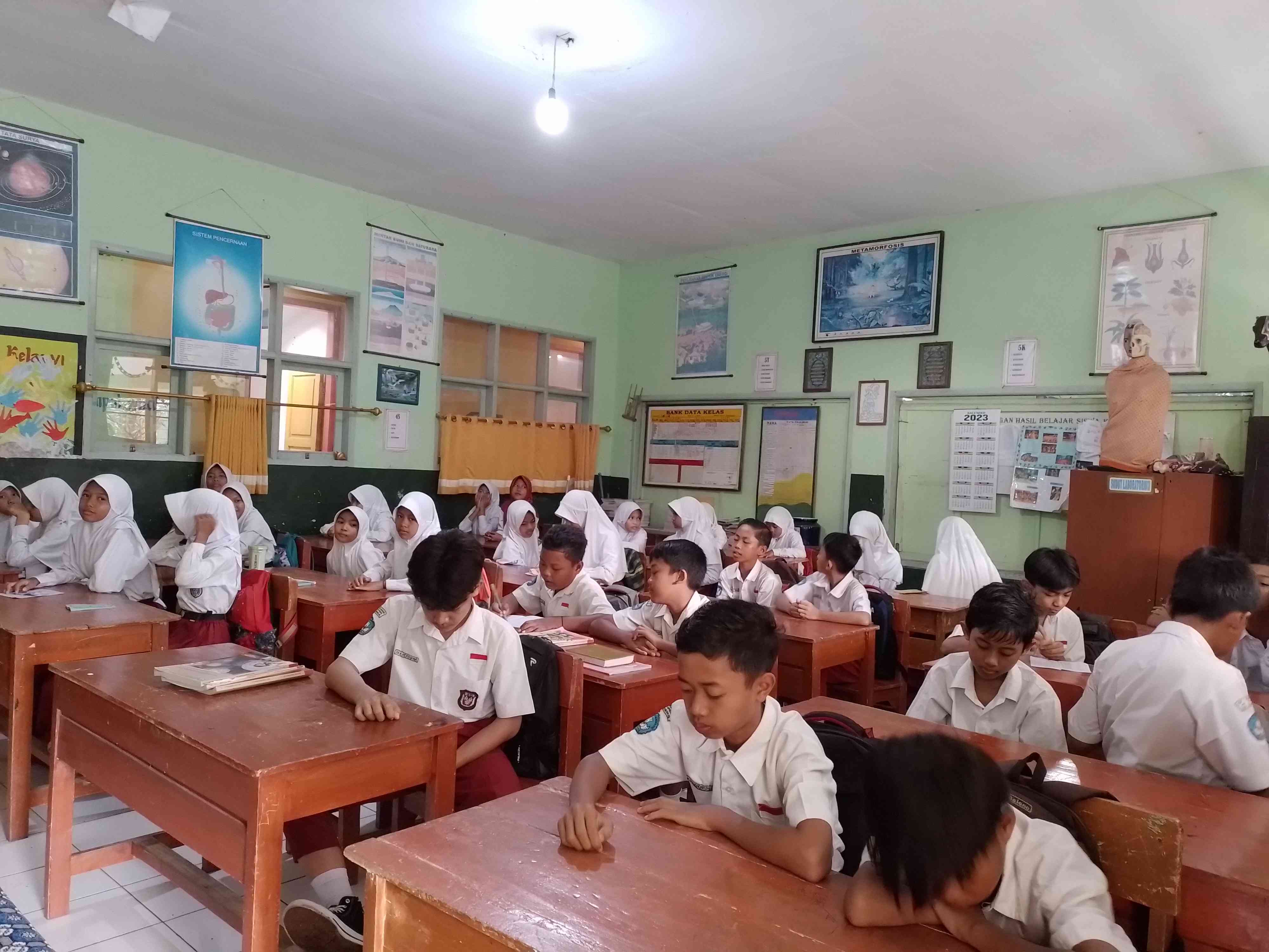 Foto dokpri: anak-anak masuk kelas