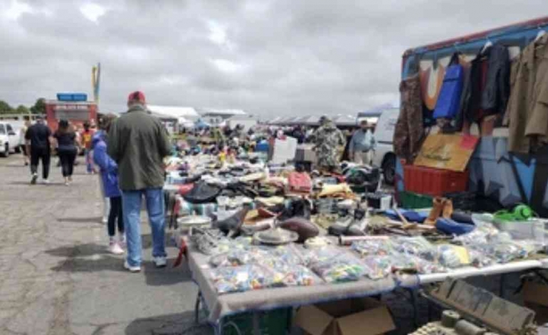 Suasana salah satu pasar Swapmeet di Los Angeles. Sumber: Shutterstock.