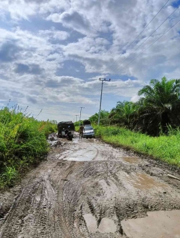 Kondisi jalan menuju Kecamatan Sebangau Kuala Desa Sebangau Permai 26 April 2023/Dok Pribadi