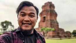 Dok Pribadi Di Selatan Candi Brahu - Cerah Siang Hari