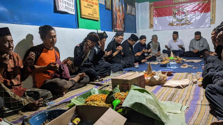 Doa Bersama Para Budayawan Di Lokasi Prabu Hayam Wuruk