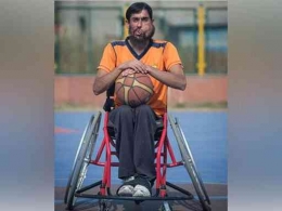 Mohammad Rafee dari Lawaypora, Srinagar, pemain bola basket kursi roda. | Sumber: ANI