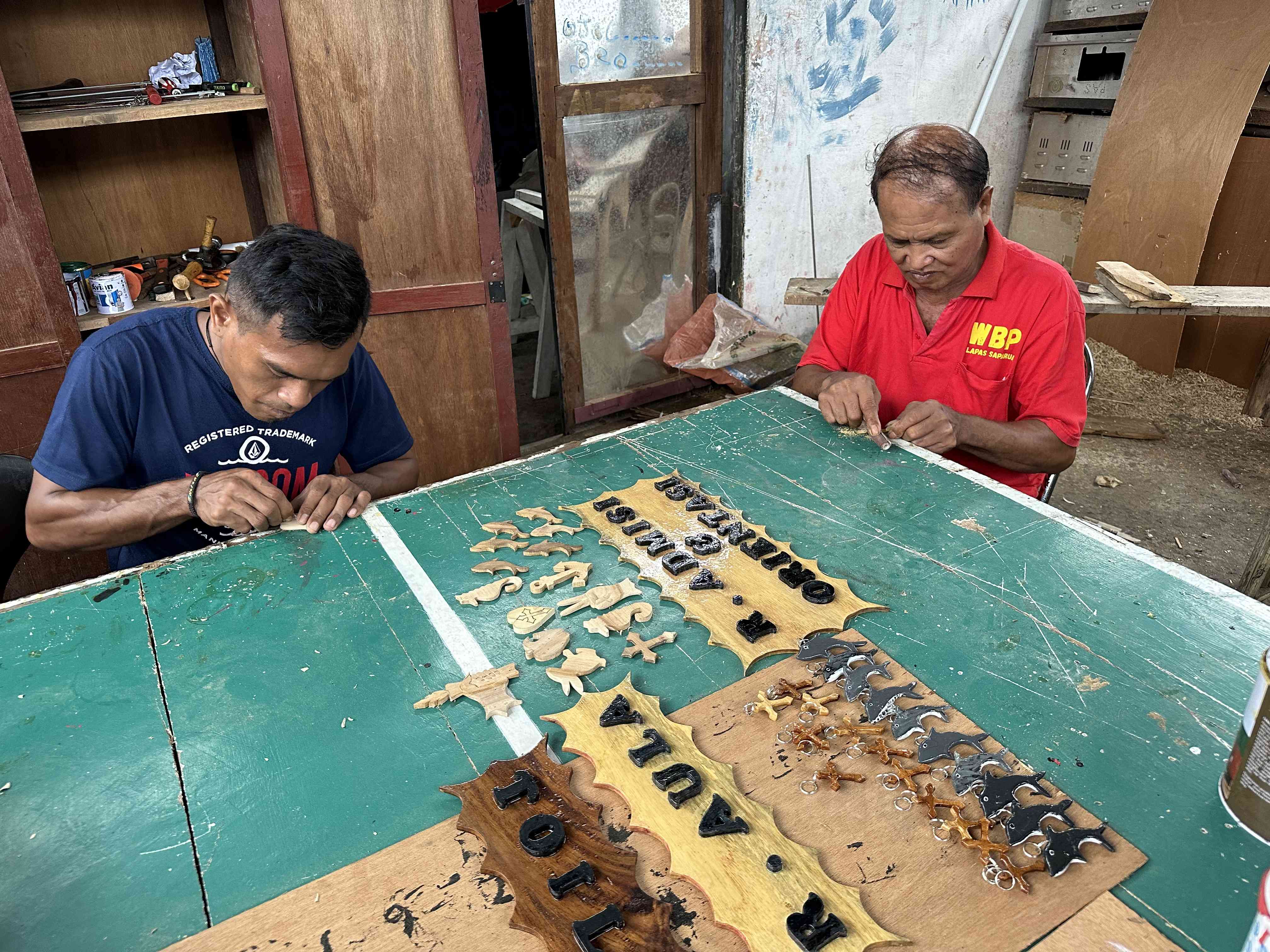 Latih Kemandirian, WBP Lapas Saparu Terampil Membuat Kerajinan Tangan ...