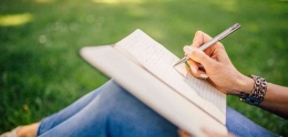 Menulis bisa membantu menghilangkan penat pikiran (Sumber : University of Oxford)