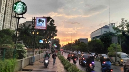 Jalanan sore hari di Jakarta Barat. Dokumentasi Pribadi