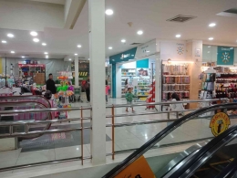 Suasana mall yogya di lantai 1 terdapat berbagai macam produk | Dokumen pribadi: Nada Nadhifah