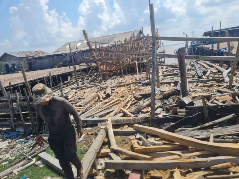 Membuat perahu (dokumentasi pribadi)