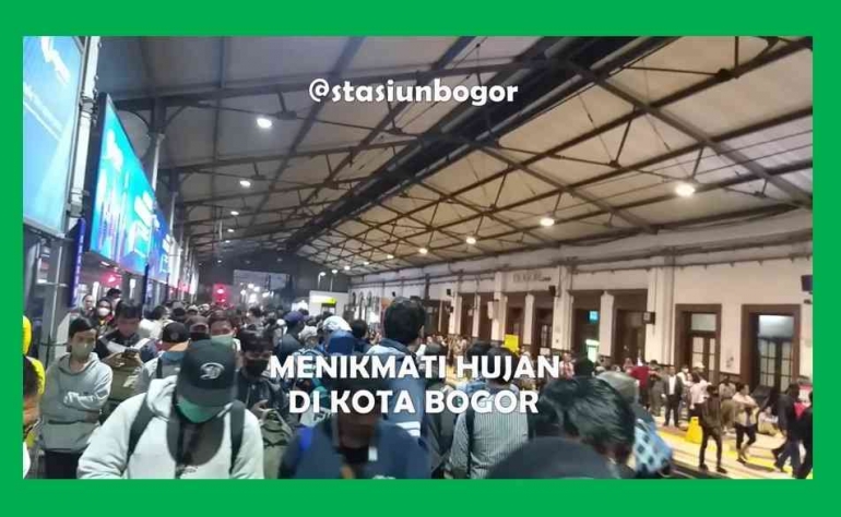 Disambut hujan di Stasiun Bogor, nikmati saja. Foto: Isson Khairul