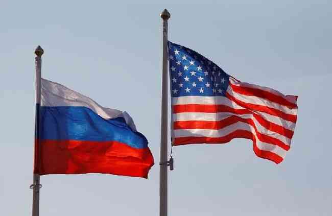 Foto: Ilustrasi Bendera Rusia dan Amerika Serikat Sumber: CNBC Indonesia