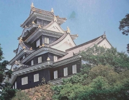 Kastil Okayama dengan bangunan 4 tingkat dari Foto pamflet. Sumber dokpri