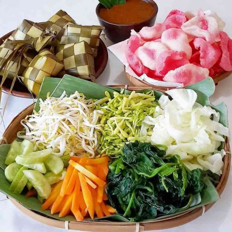 Gado-gado termasuk menu vegetarian yang mudah dibeli maupun dimasak sendiri (akuvegan.com)