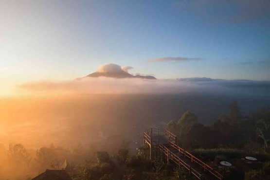 Gunung Batur Kintamani Usai Kabut Terhempaskan| Sumber: darwinarya
