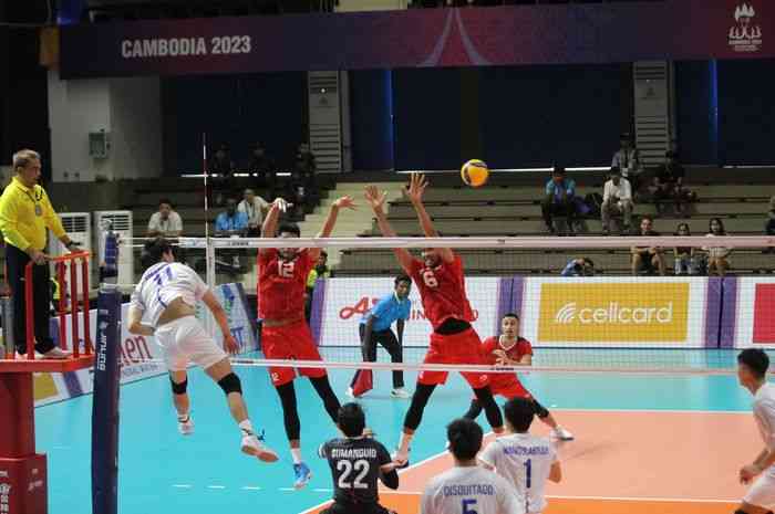 Kamboja menantang Indonesia di babak final volley putra SEA Games 2023. (sumber: bola.net.com)