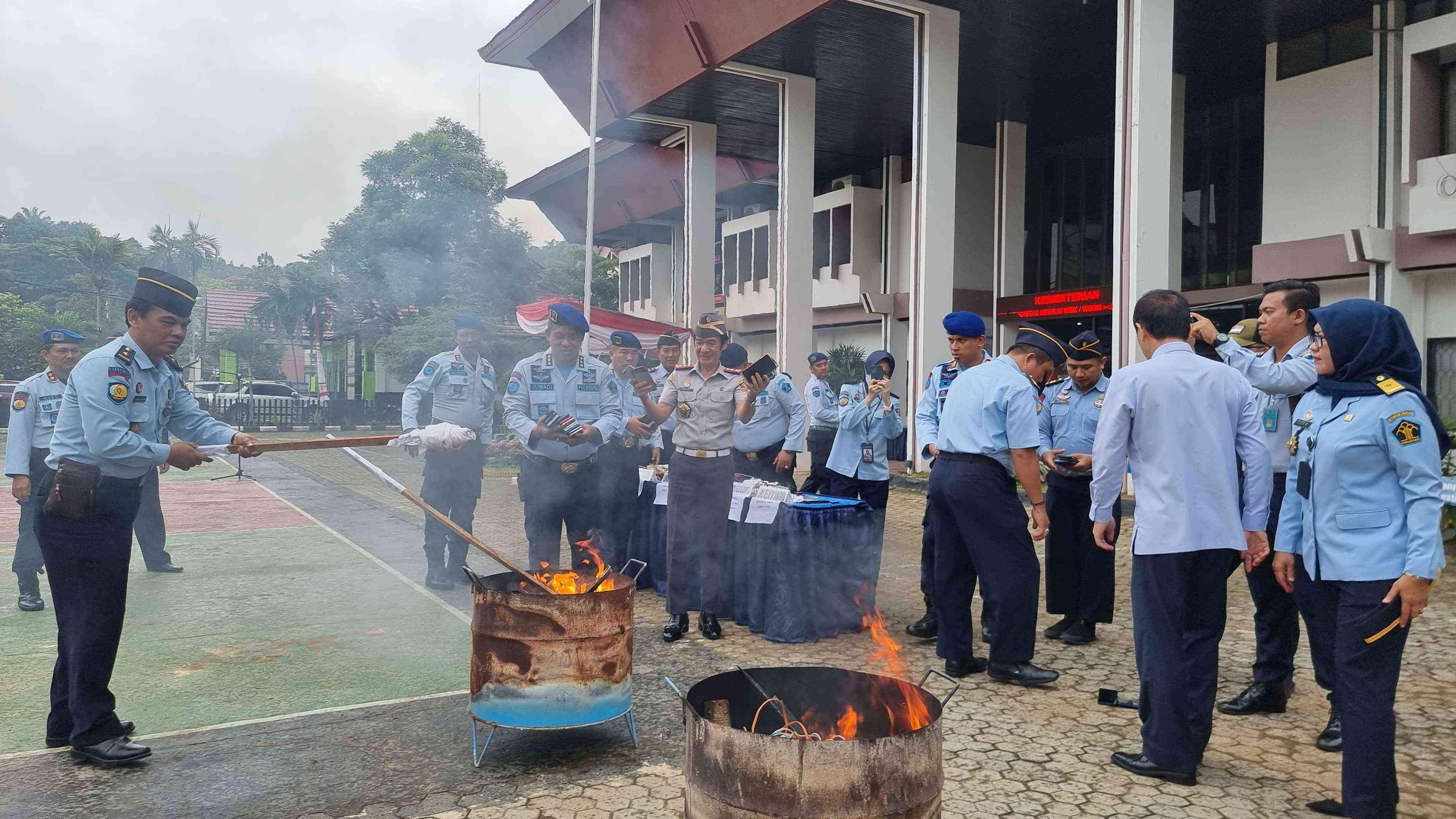 Hidayat Dan Jajaran Mengikuti Apel Deklarasi Zero Halinar Di Kantor ...