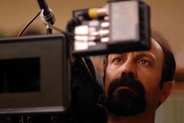 Asghar Farhadi saat pembuatan film Jodaeiye Nader az Simin (2011), foto dari Rotten Tomatoes.