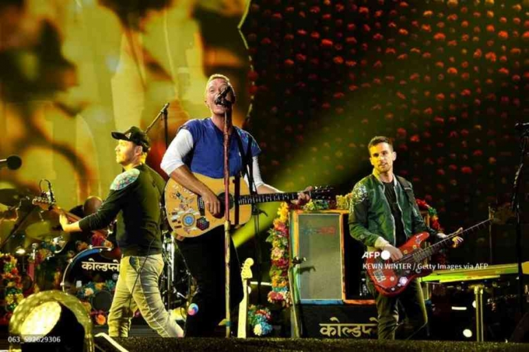 Coldplay menggelar konser di Stadion Rose Bowl, Pasadena, California, pada 20 Agustus 2016.Sumber Gambar: GETTY IMAGES/KEVIN WINTER
