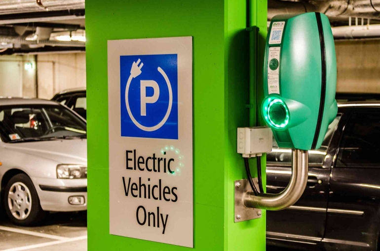 Ilustrasi Electric Vehicle (sumber: pixabay.com)