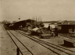 Stasiun Belawan di Medan dari Deli Spoorweg Maatschappij circa 1895 (Sumber: KITLV - Leiden)