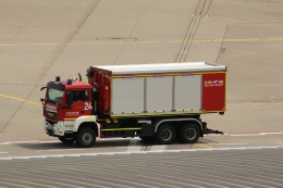 Ilustrasi mobil pemadam kebakaran di bandara (Sumber: Pexels)