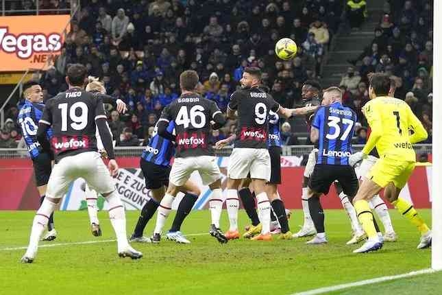 Pertandingan Inter Milan vs AC Milan di pekan ke-21 Serie A 2022/2023 (c) AP Photo/Antonio Calanni