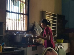 Warkop selalu mengajarkan kegigihan bagi para pekerjanya di Manado, Sulawesi Utara (Foto: Dokumentasi pribadi Ari Junaedi)