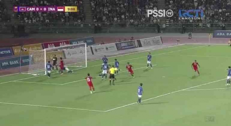 Proses gol Titan Agung saat menjebol gawang Kamboja. Sumber: screenshot live streaming RCTI.