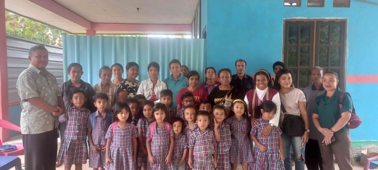 Guru PAUD, Pengelola, Orang tua dan siswa PAUD Santo Nino (dokumen pribadi)