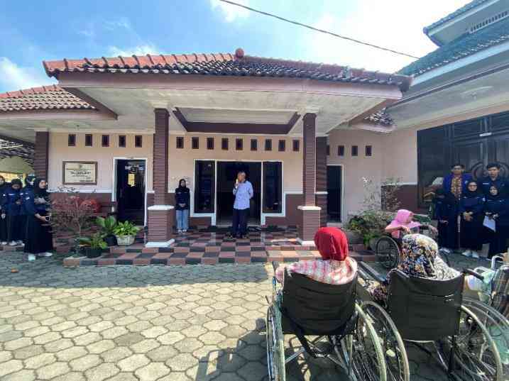 Gambar 1.3 Sambutan dari Ketua Pondok Lansia Al - Ishlah Kota Malang.dokpri